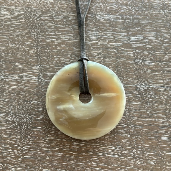 Long statement piece necklace. - Picture 2 of 3